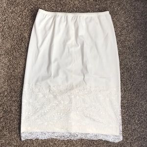 Slip skirt extender